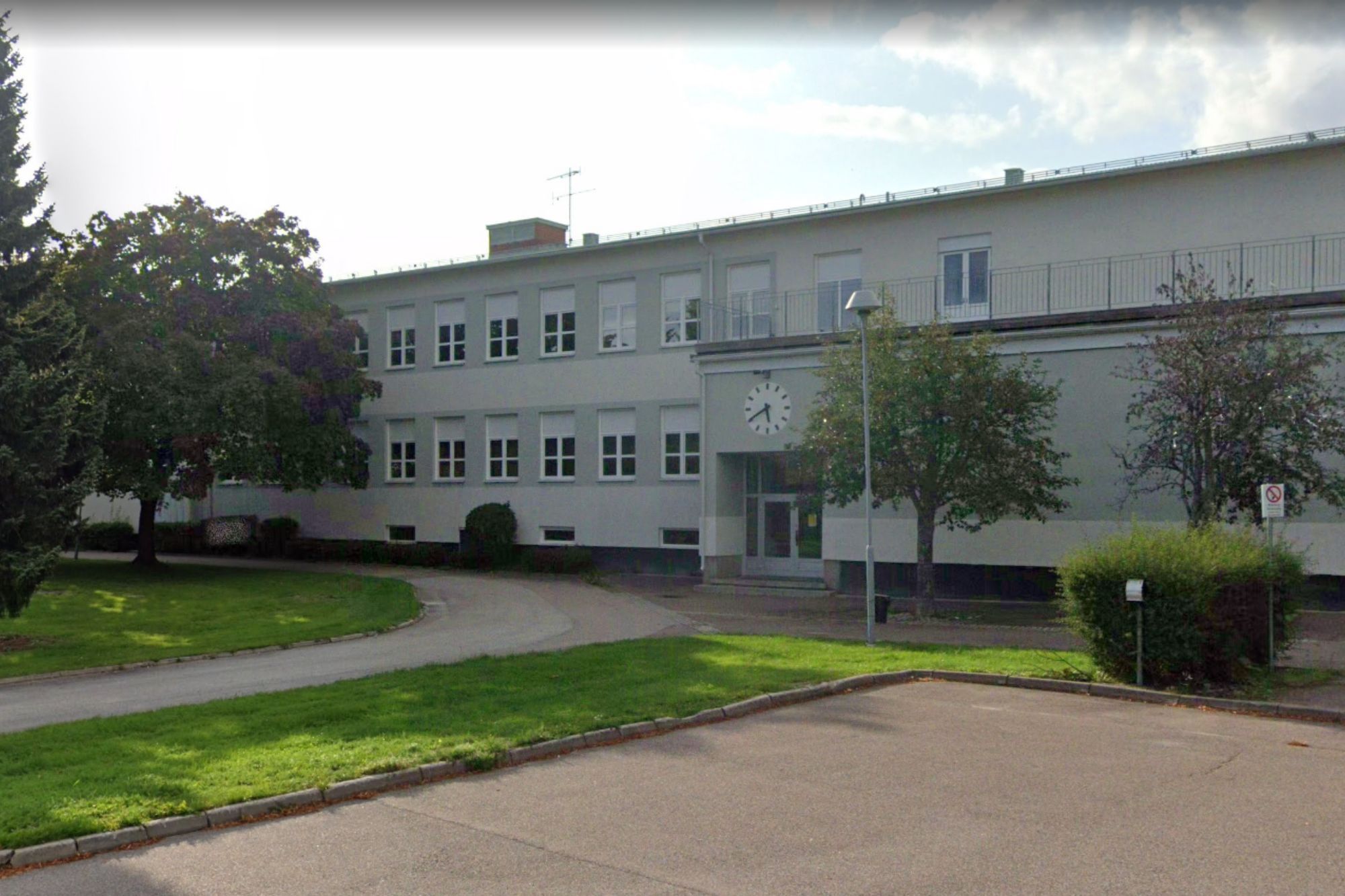 ‘Multiple people injured’ after suspect armed with sword storms school in Sweden sparking lockdown