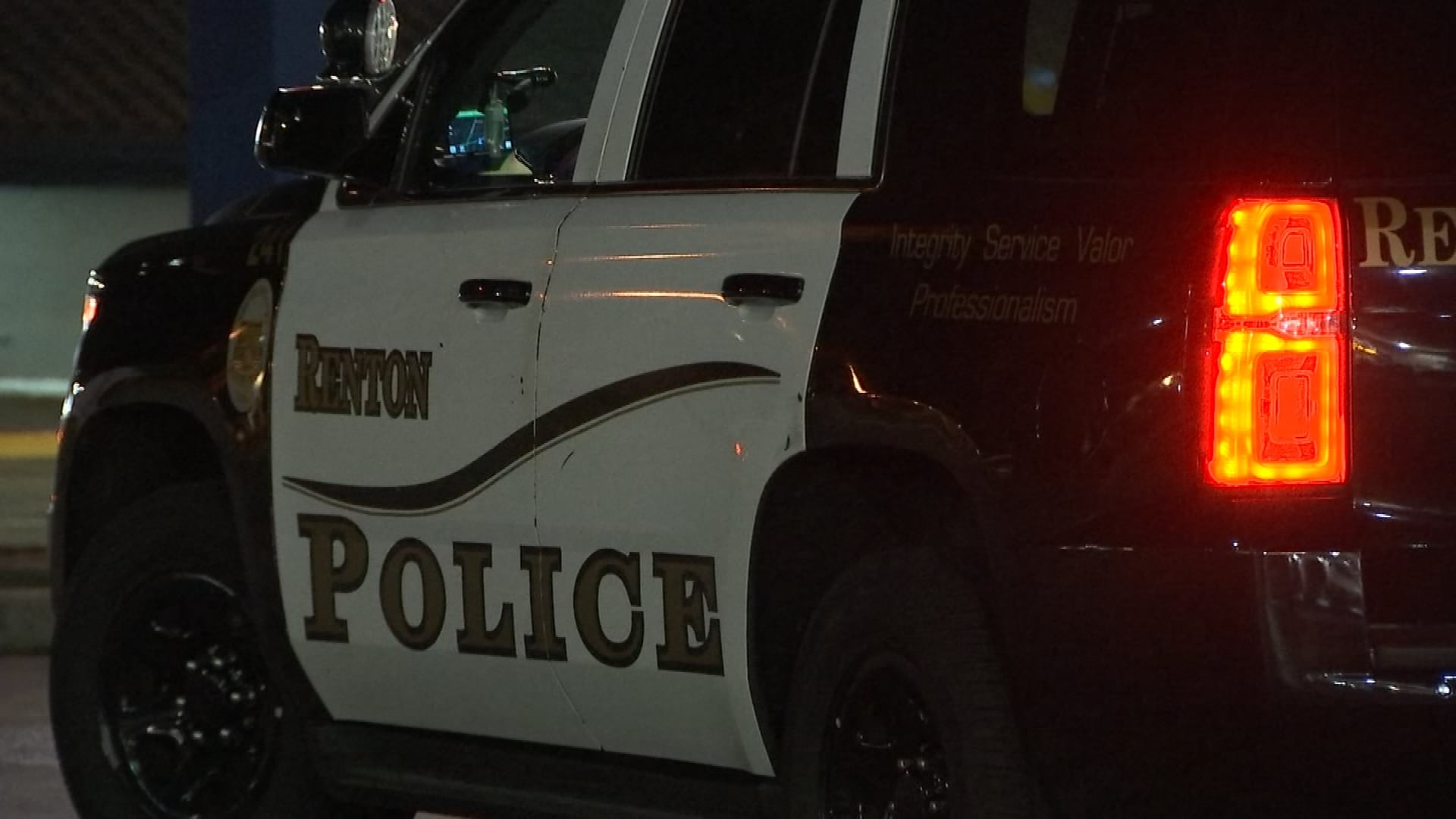 Person stabbed with broken bottle at Renton party