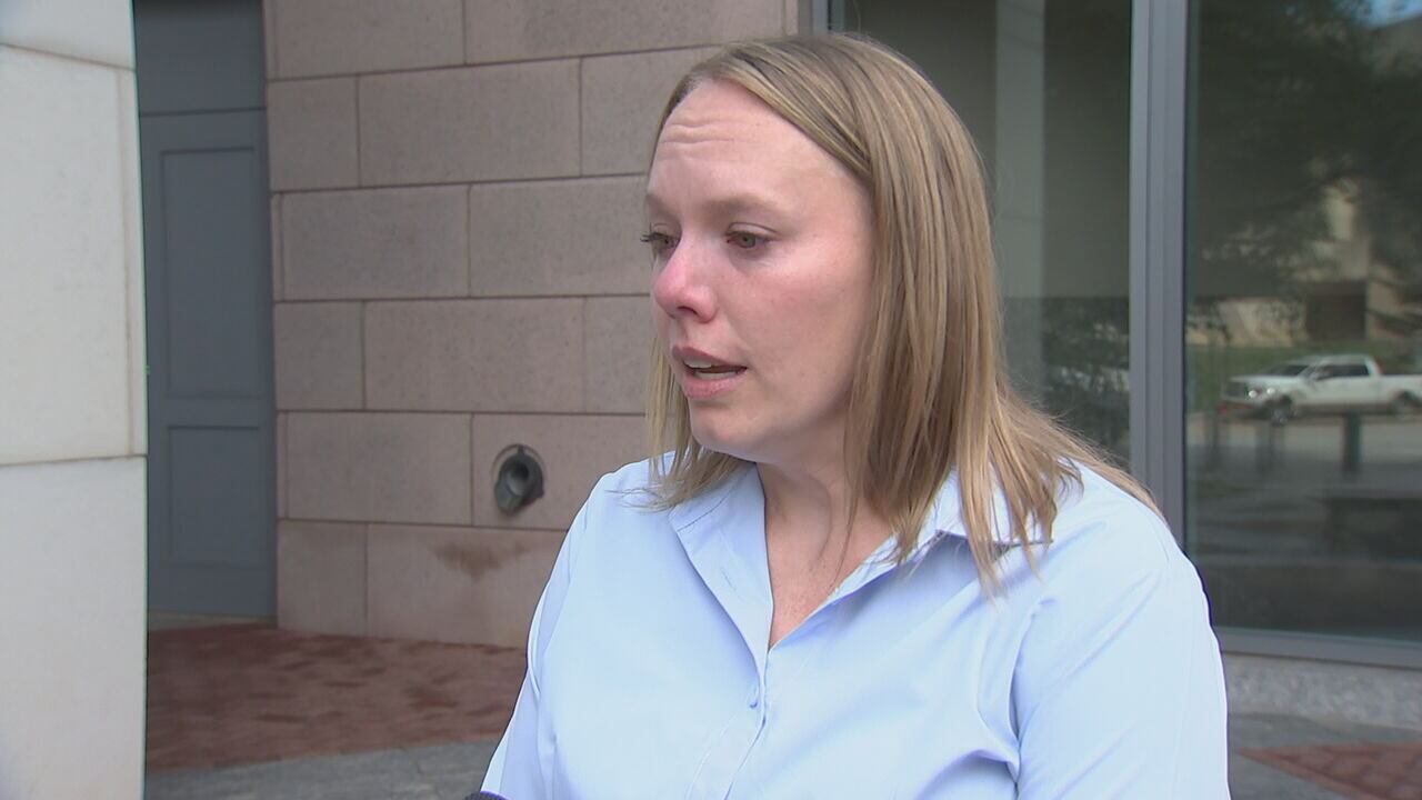 Woman charged with attacking EMT, flight attendant takes plea deal