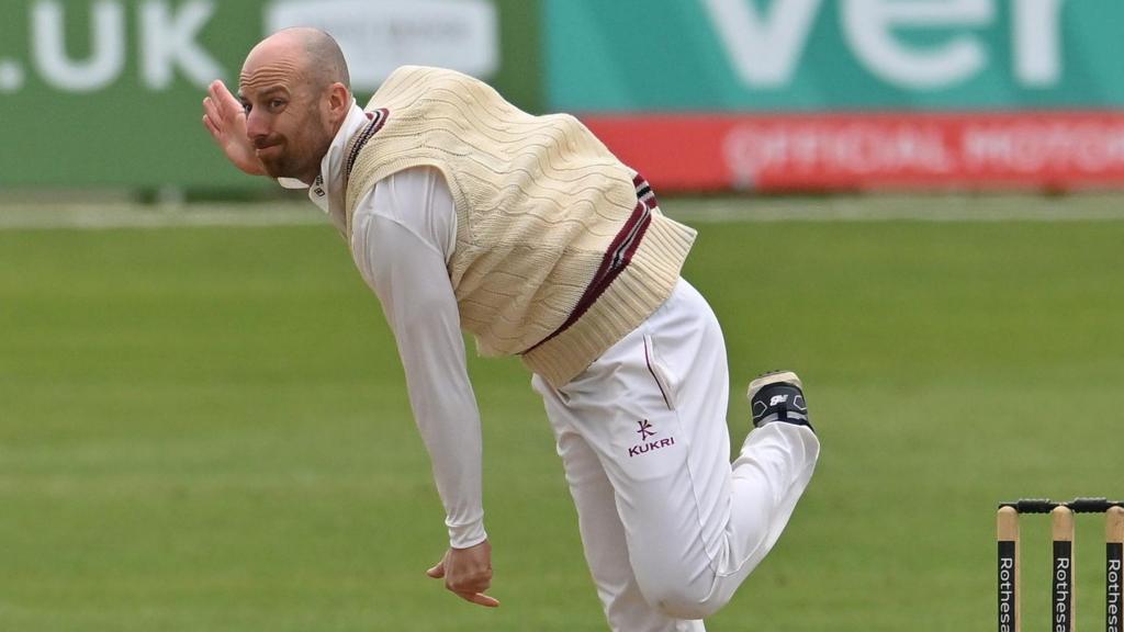 Essex rally against Somerset after following on