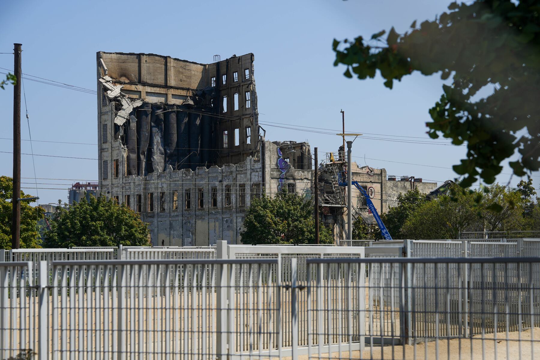 Portland man drives through Centennial Mills barricade, hitting security guard