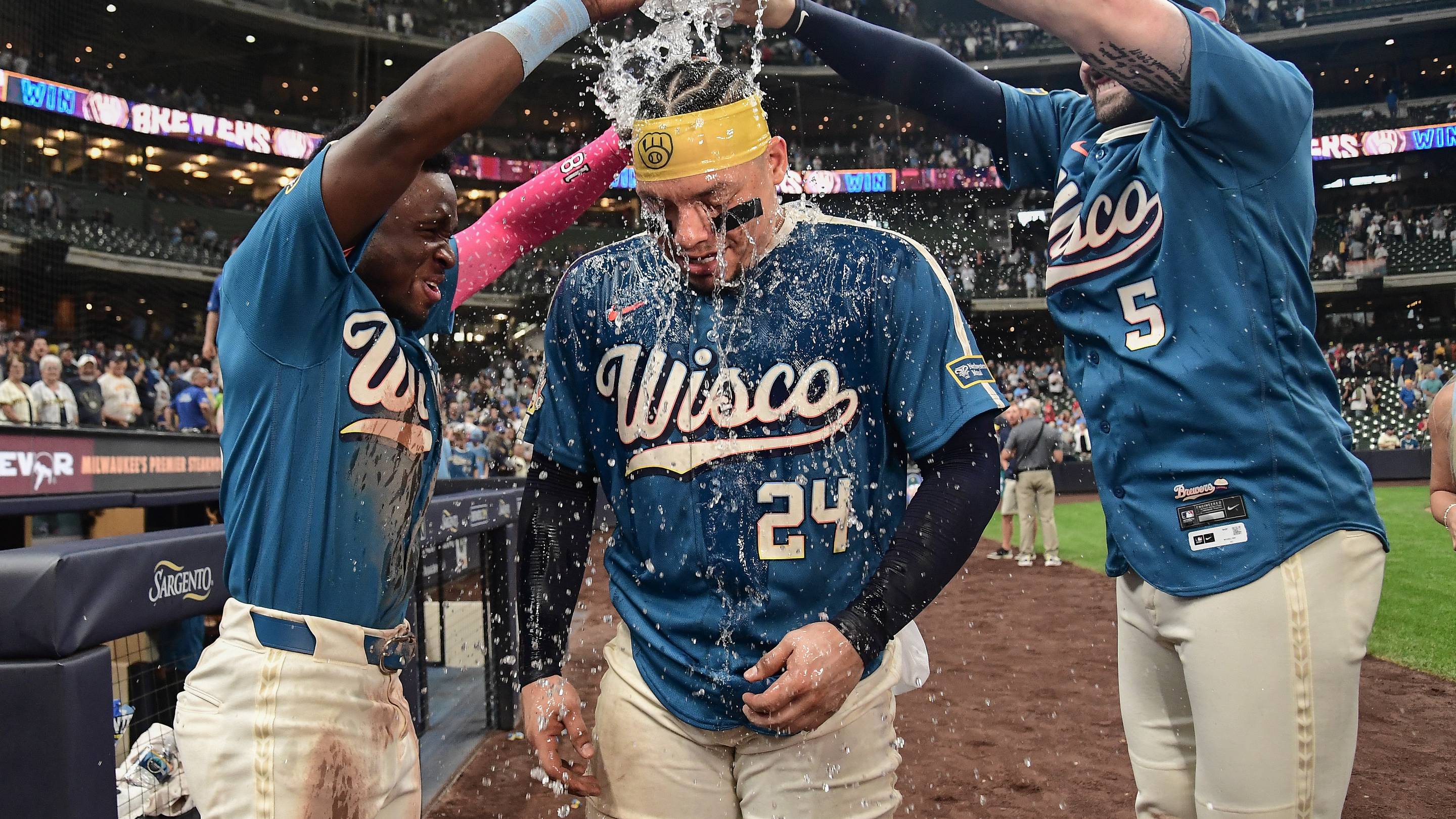 Padres Already Linked to Blockbuster Offseason Trade for All-Star Catcher