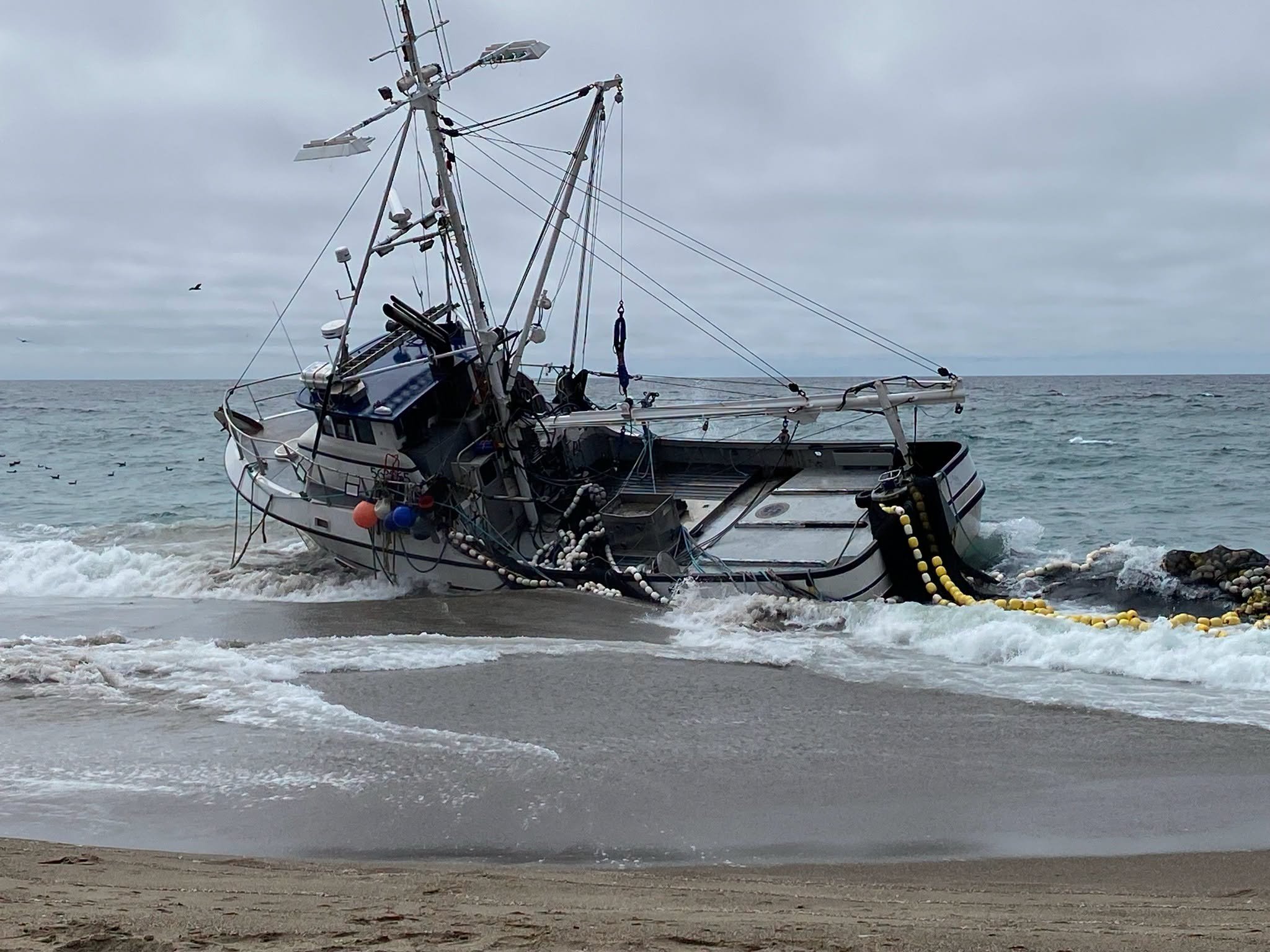 North Beach closes temporarily after fishing vessel runs aground