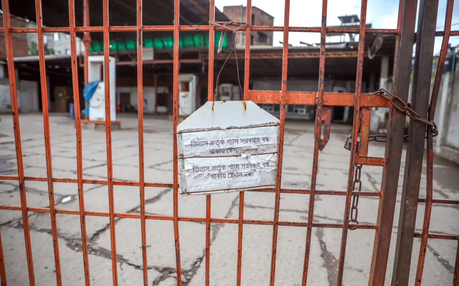 Bangladesh’s gas crisis hits factories, homes and transport