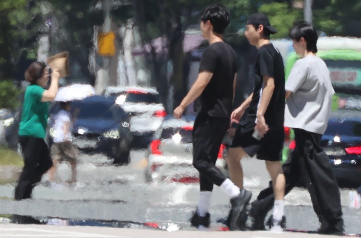 Sweltering Heat to Continue Through Monday