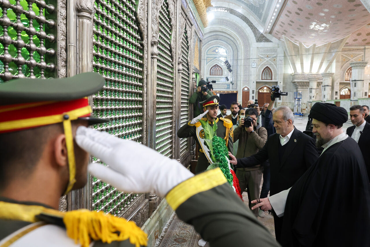President Pezeshkian renews allegiance to Imam Khomeini’s Ideals